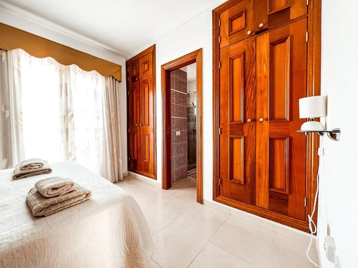 Townhouse With Ac In Callao Salvaje, Sonia, Cs148